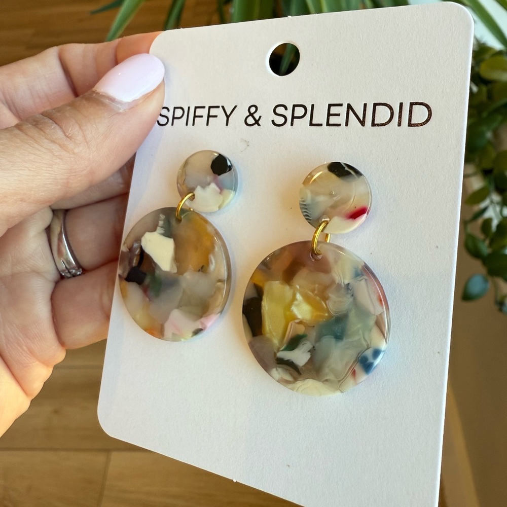 🍒 2/$20 - Multi-Color Acrylic Drop Earrings - Picture 4 of 10
